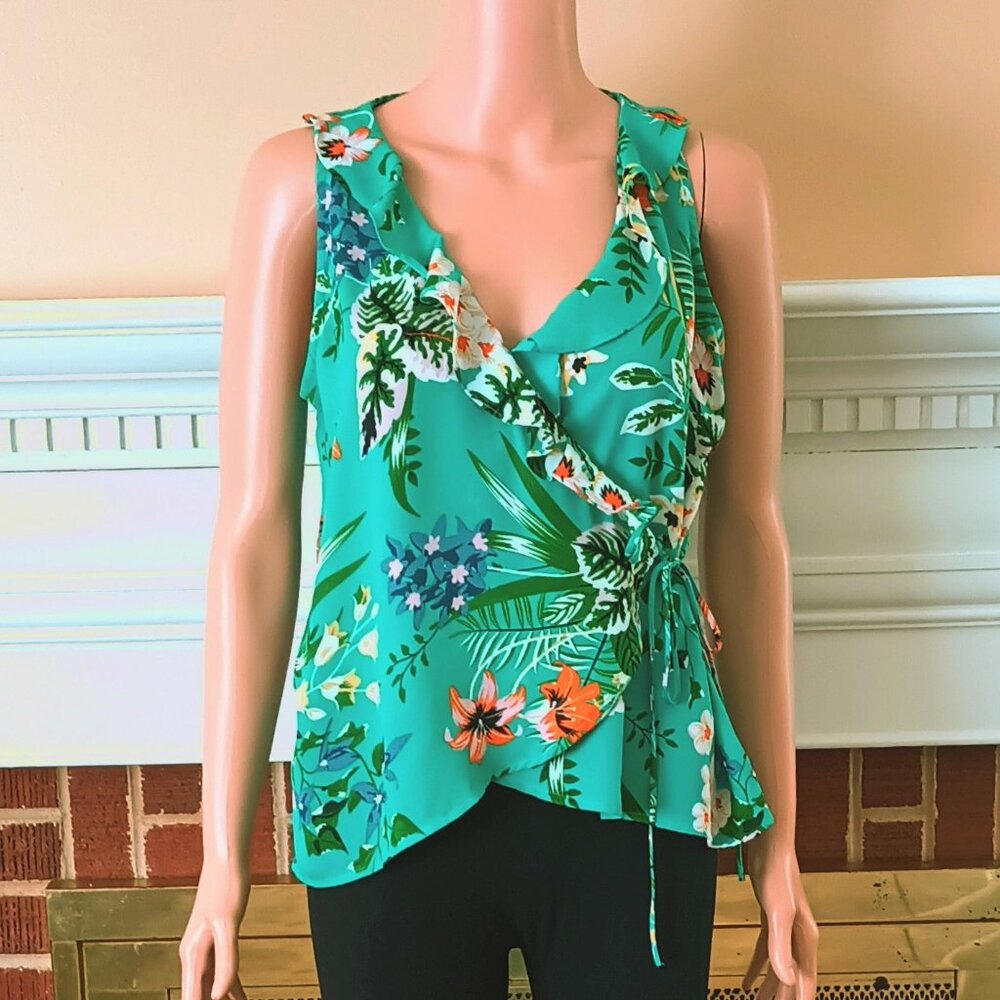 Violet & Clair Green Floral Wrap Top S Sleeveless Ruffle Neckline & Tie Waist
